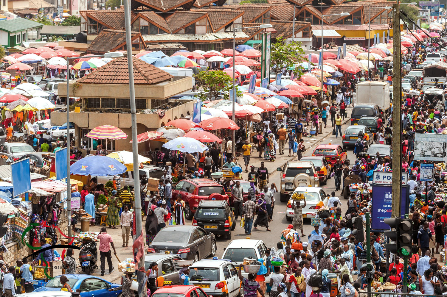 Crowded street during Makola Market in Accra