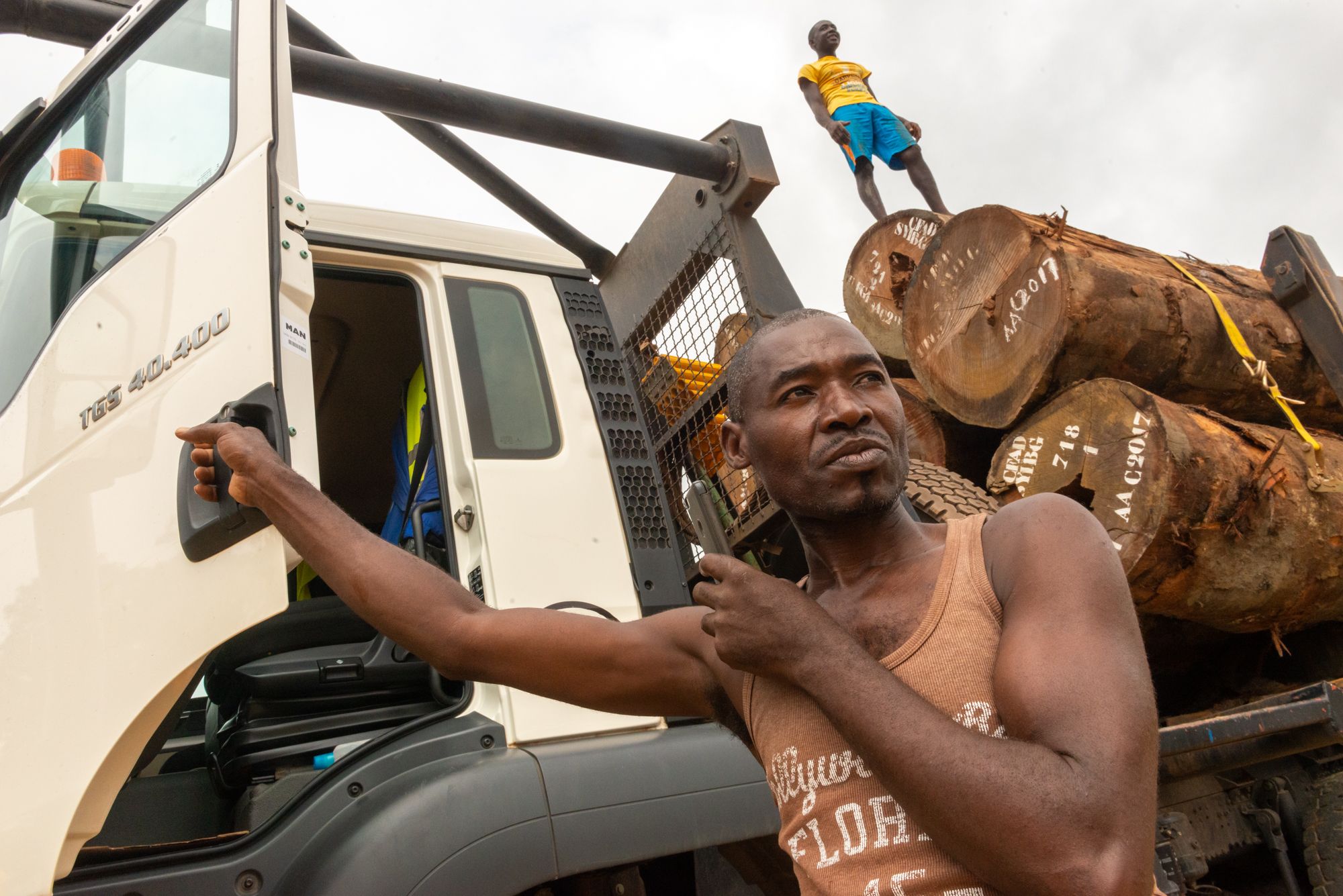 workers-truck-gabon